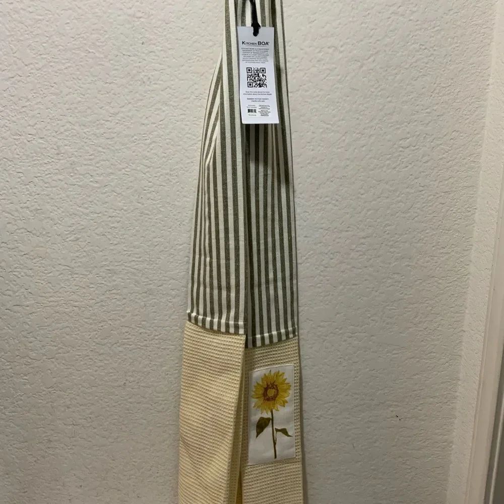 NWT DEMDACO KITCHEN BOA Everyday neck towel